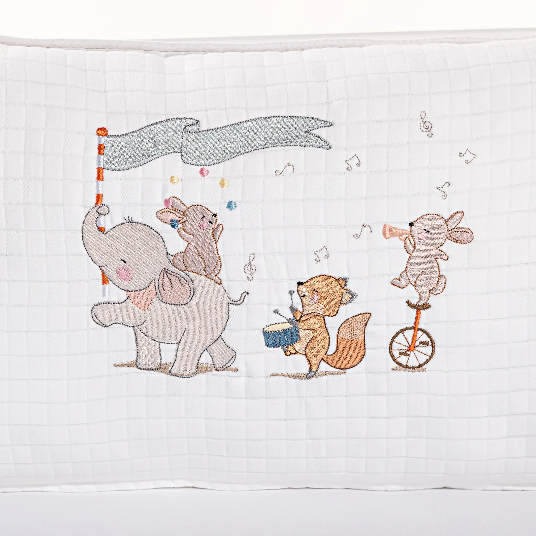 Kit de Berço Caravana Musical Bordado | 3 Peças | Percal 230 Fios Antialérgico | Berço Americano - 2