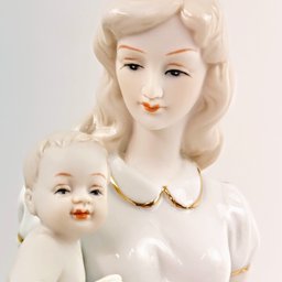Dama Branca Mãe Com Bebê Porcelana 30x12x9cm Estátua Decor - 3