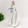 Dama Branca Mãe Com Bebê Porcelana 30x12x9cm Estátua Decor - 2