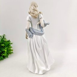 Dama Branca Mãe Com Bebê Porcelana 30x12x9cm Estátua Decor - 4