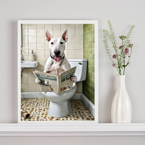 Quadro Divertido de Banheiro - Bull Terrier Jornal 33x24cm - com Vidro:moldura Preta