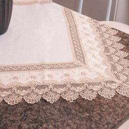 Toalha Centro de Mesa Rendada Branco/Dourado 85x85cm Jolitex - 1
