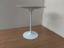 Ver imagem 3 de Mesa Saarinen Lateral de 51ø Tampo em Laca Branco