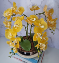 Ver imagem 2 de Arranjo Com 4 Orquídeas Amarela Vaso Dourado 28cm