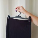 Ver imagem 3 de Kit 10 Cabides com Presilha Preto Plástico para Saias Bermudas Lojas Expositor