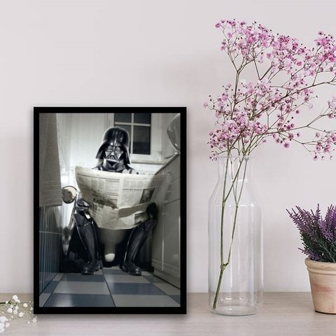 Quadro Decorativo Darth No Banheiro 24x18cm:Madeira preta