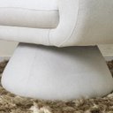 Ver imagem 7 de Poltrona Decoratiova Giratória Organica Petra Base Cone Boucle Off White
