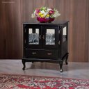 Ver imagem 1 de Cristaleira Pequena de Madeira 2 Portas 1 Gaveta Espelho Vidros na Lateral Pés Luiz Xv - Preto Laca