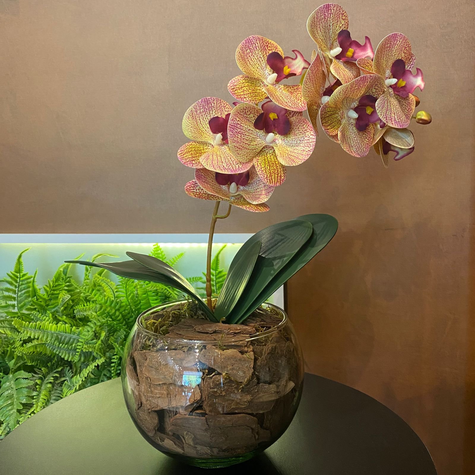 Arranjo de Orquídea Rosa Tigre Centro de Mesa no Vaso Transparente