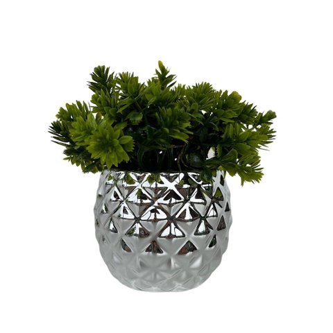 Decoração sala rack vaso geométrico prateado abacaxi decor