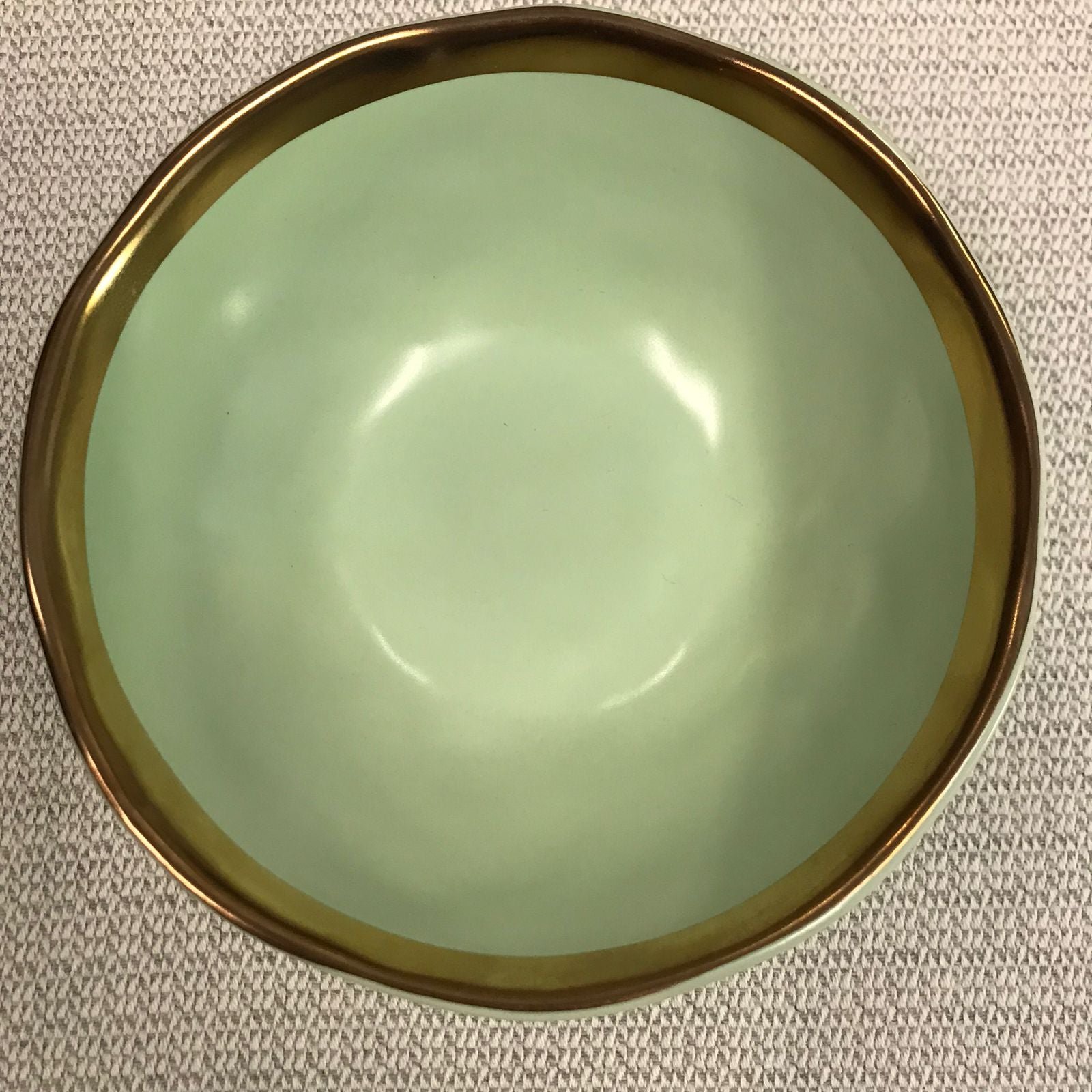 Bowl Em Cerâmica Verde Martelado Com Borda Dourada - Unidade 550 ml