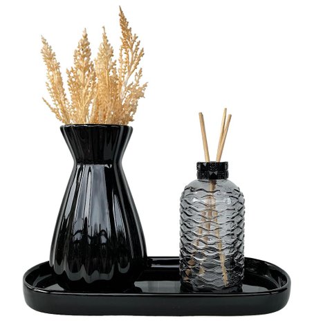 Decoração sala bandeja + vaso preto + difusor fumê vidro