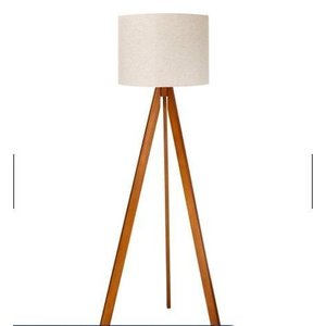 Abajur de Chão com Tripé Moderno e Cúpula de Linho Off-white