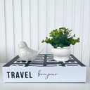 Ver imagem 2 de Decoração sala livro fake + vaso branco + enfeite pássaro