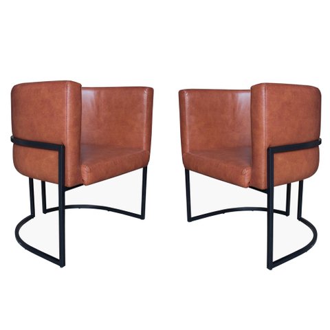 Kit 2 Poltronas Decorativa Sala de Estar Luana Base Preta Pu Caramelo - Montanaris Decor Md Montanar