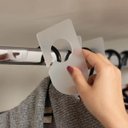 Ver imagem 4 de Kit 48 Separador de Cabides Arara de Roupa Divisória Tamanho Loja Organizador Ordene