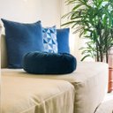 Ver imagem 2 de CAPA DE ALMOFADA GEOMÉTRICA AZUL - QUADRADA Almofadas Estilo