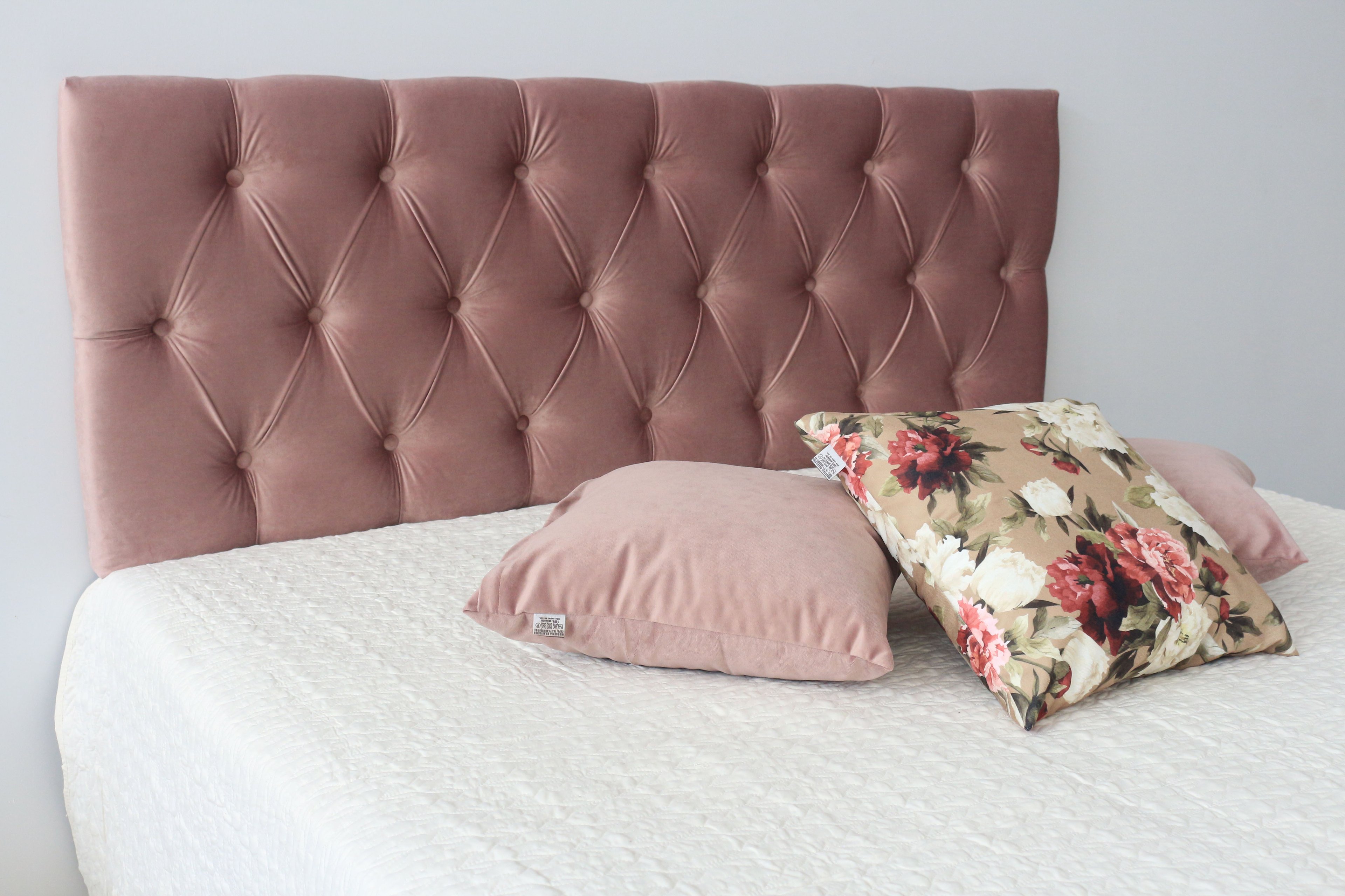 Cabeceira Estofada Queen 1,60m X 60cm Tecido Veludo Cor Rosa Nude com Botões na Mesma Cor - 2