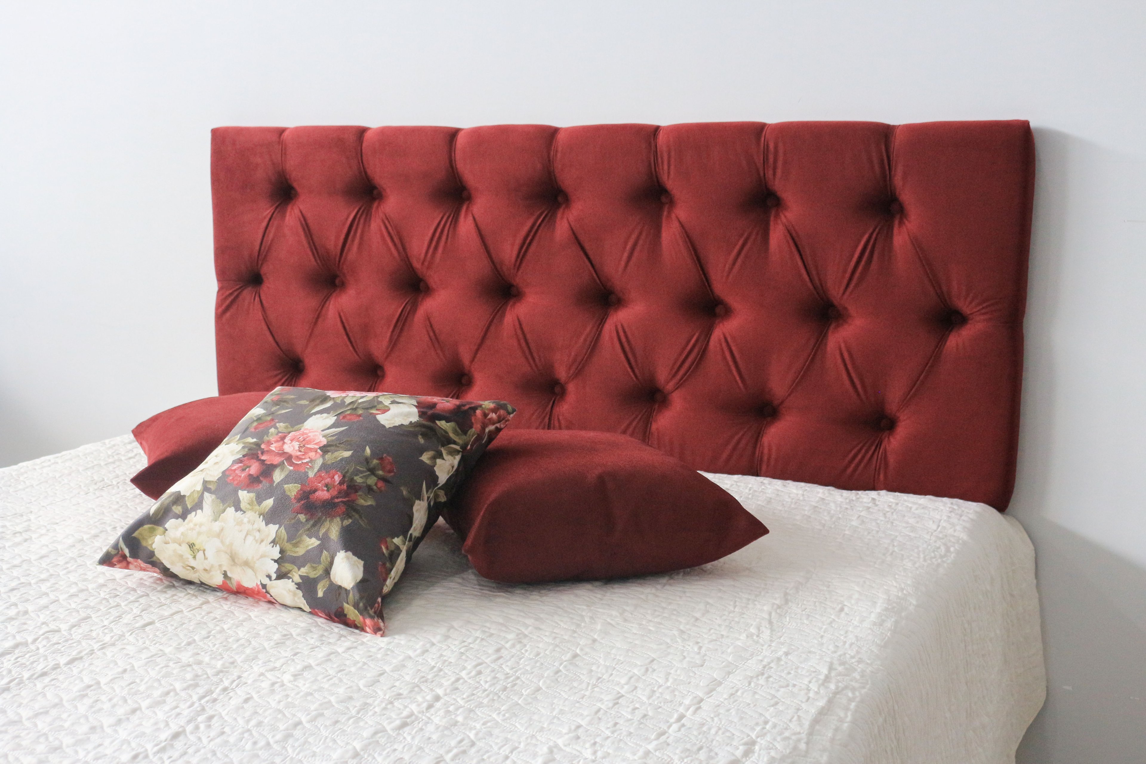 Cabeceira Estofada em Capitonê na Cor Bordô 160x60cm com Botões na Mesma Cor do Tecido - Queen - 3