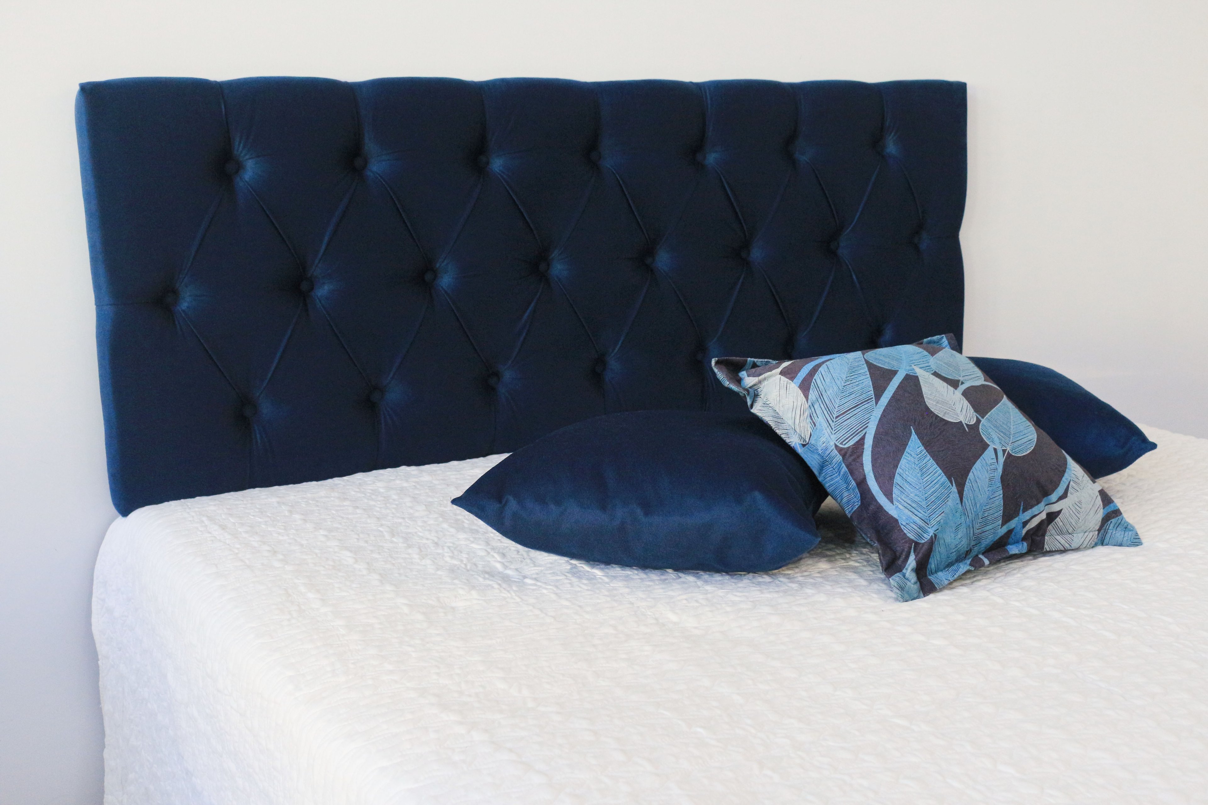 Cabeceira King em Capitonê 190x50cm Azul Marinho com Botões Na Mesma Cor do Tecido - Fixa Na Parede - 2