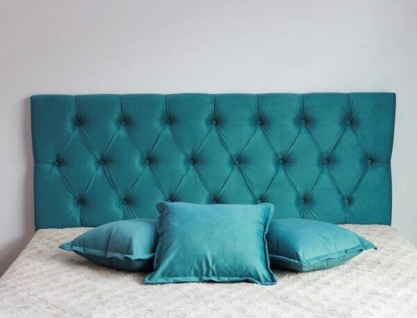 Cabeceira Estofada Em Tecido Veludo 190x60cm Na Cor Azul Turquesa Com Botões Na Mesma Cor do Tecido - 1