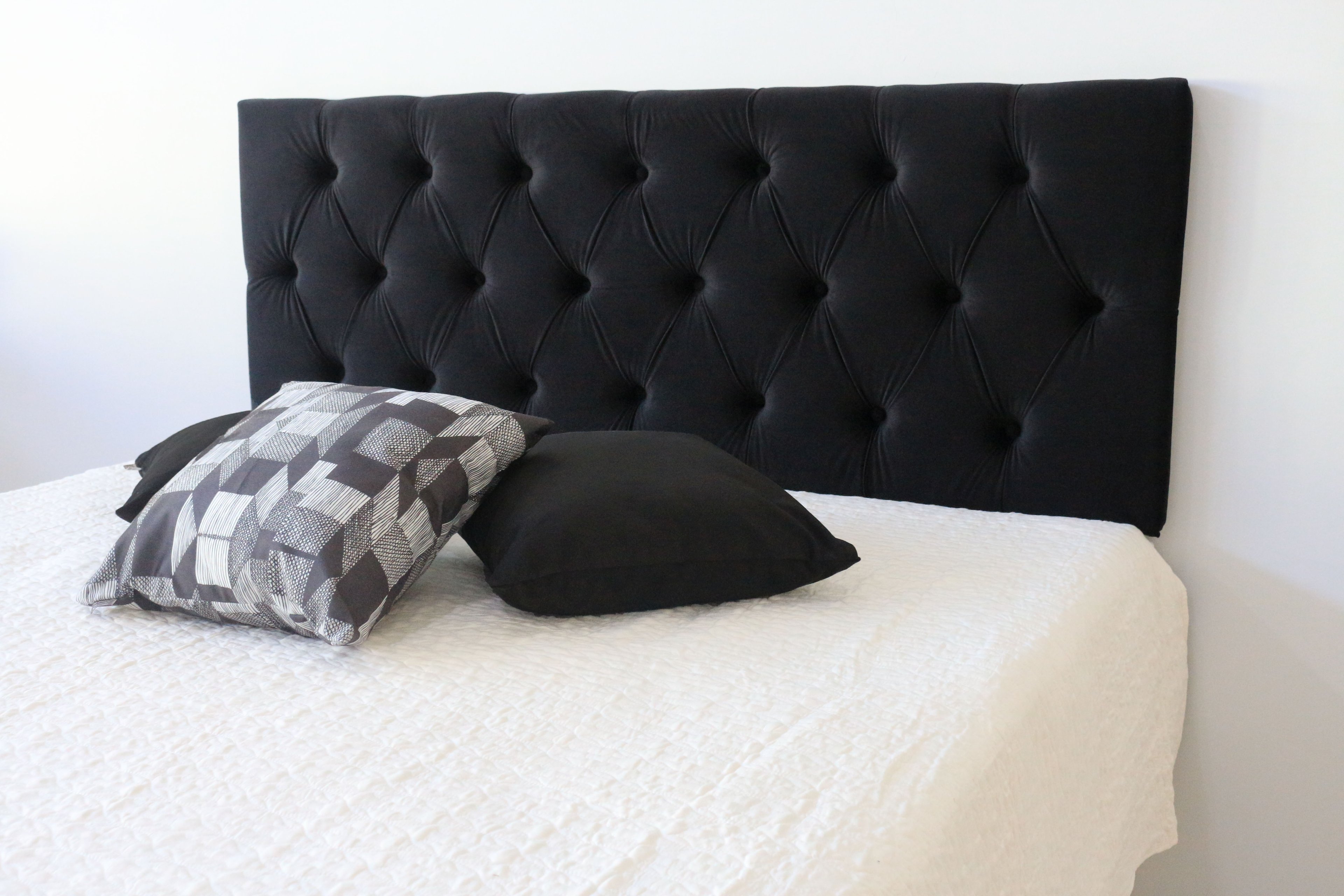 Cabeceira Estofada King Preto Super Resistente 1,95m x 60cm Botões Na Cor do Tecido - 3