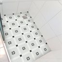 Ver imagem 1 de Adesivo para Banheiro Box Pastilha Floral Preto Antiderrapante Lavável Colacomigo Adesivo Piso Box 1