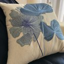 Ver imagem 2 de Capa de Almofada Linho Bordada Floral Azul 50cm