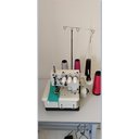 Ver imagem 2 de Maquina Costura Galoneira 3 Agulhas+mesa+kit 16 Acessórios