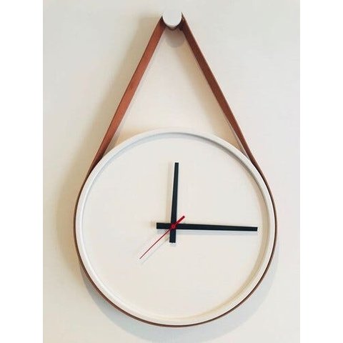 Relógio Adnet Aro Branco Alça Caramelo 40 Diâmetro Liso Branco com Ponteiro Preto