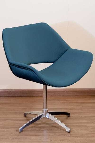 Poltrona Decorativa Vazada Pé Giratório de Alumínio:azul Marinho