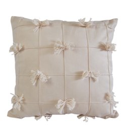 CAPA DE ALMOFADA EM SUEDE CREME COM FRANJAS Almofadas Estilo - 1
