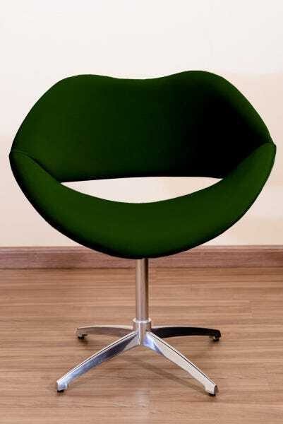 Poltrona Decorativa Beijo Pé Giratório de Alumínio:Verde - 1