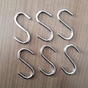 Ver imagem 4 de Kit 24 Ganchos Multiuso para Barra Toalha Utensílios Cromado Organizador Aço Cozinha Roupas