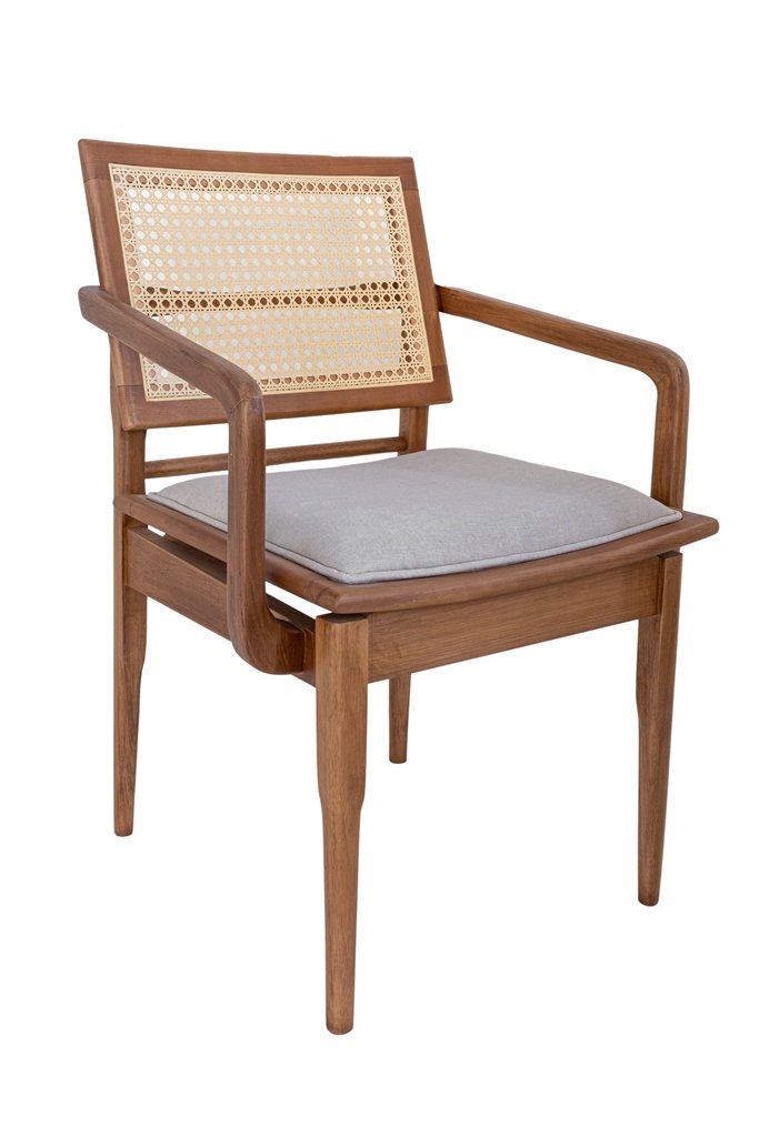 Cadeira de Madeira com Assento Sobreposto Estofado. Encosto em Tela Sextavada com Braço