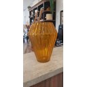 Ver imagem 2 de Vaso Vidro Lapidado Detalhe Triangulos Amarelo Escuro 18x18x24c