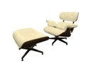 Ver imagem 1 de Poltrona de Couro com Puff Charles Eames - Manteiga