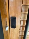 Ver imagem 4 de Porta Pivotante De Madeira Maciça C/ FECHADURA ELETRONICA PADO 2,40 x 1,18