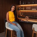 Ver imagem 2 de Banqueta Alta Arabella Madeira Maciça Estofada Encosto Curvo Linho Cru - Desk Design