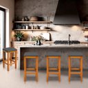 Ver imagem 1 de Kit 2 Banquetas Alta Decorativa Lívia para Balcão Cozinha Base em Madeira Suede Cinza