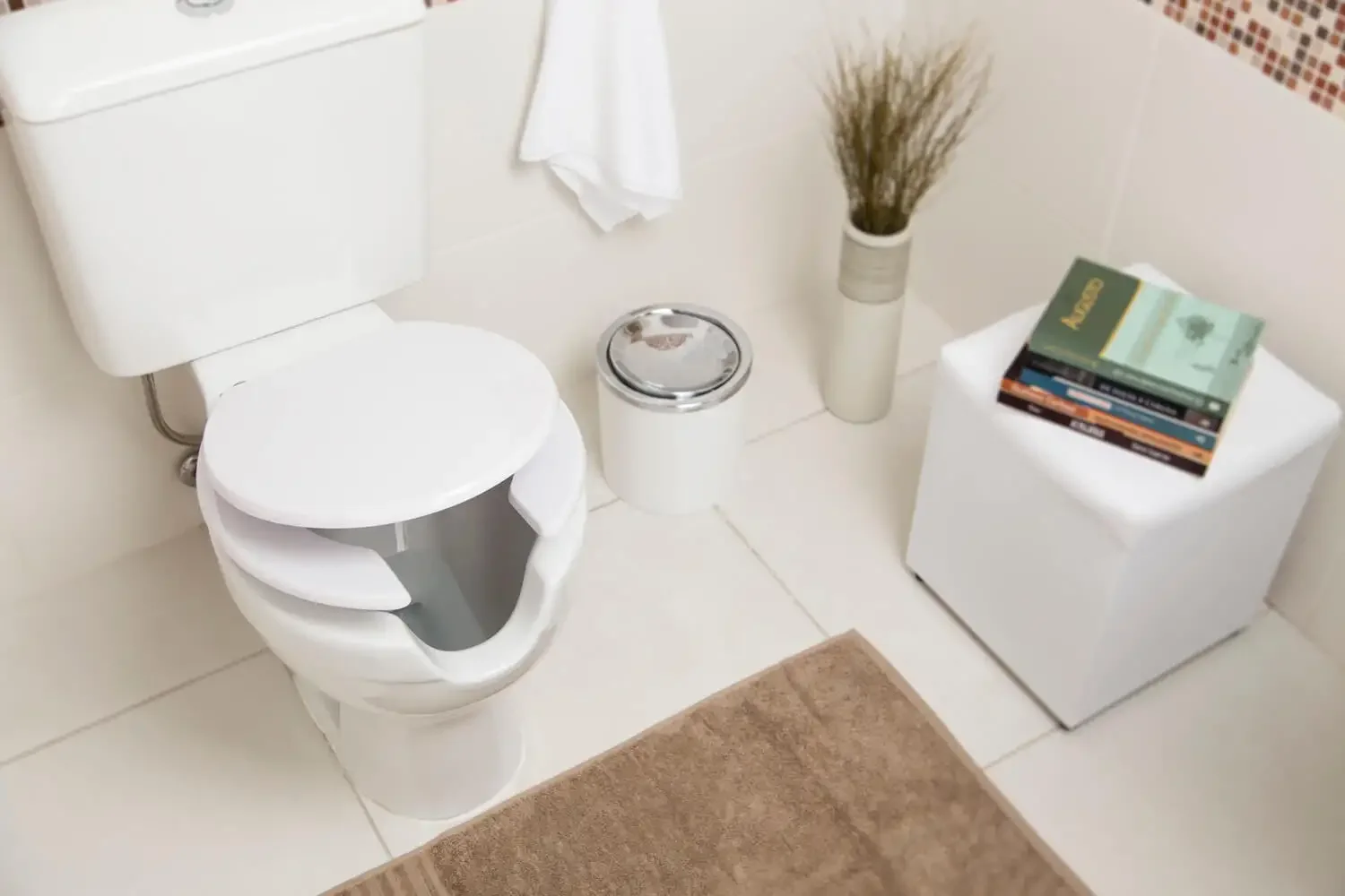 Tampa Para Vaso Sanitário Pne Celite Acesso - Cor: Branco - 6