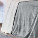 Ver imagem 2 de Cobertor Fênix King Sherpa Pele de Carneiro + Mantinha Flannel 1 Peça - Cinza