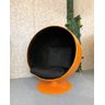 Poltrona Ball Chair Laranja Revestida em Tecido Couro Ecológico Preto Personal Decor - 1