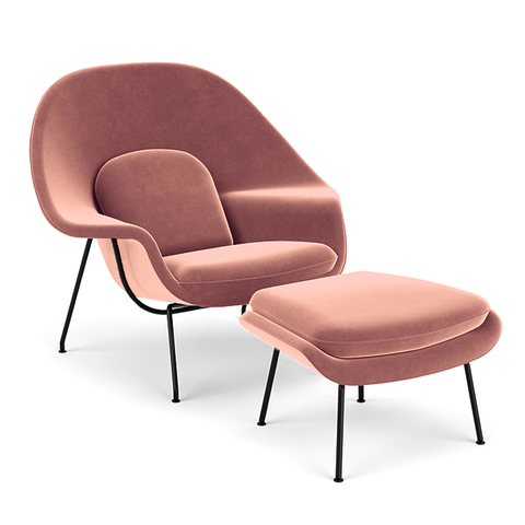 Poltrona Womb Chair com Puff Base Preta Veludo Nude