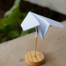 Ornamento decorativo, Aviãozinho de papel - base madeira - 2