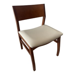 Cadeira Panamá Encosto em Madeira e Assento Estofado