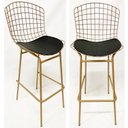 Ver imagem 1 de Kit 2 Banquetas BERTÓIA dourado fosco assento preto tubular altura 70cm - Poltronas do Sul