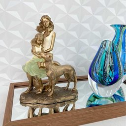 Escultura Decorativa em Resina Mãe e Filha com Cachorro - 2