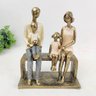 Escultura Família Decorativa em Resina Dourada Sentada no Banco - 2