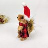 Esquilo Palha Pelúcia Gorro Enfeite Decor Natal 16x9x11cm P - 3